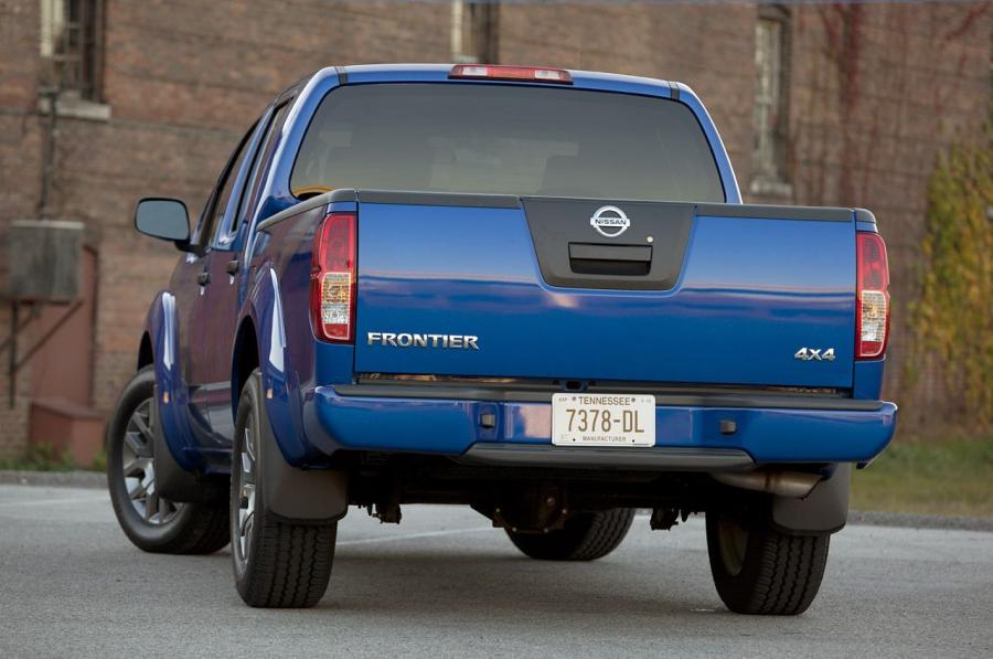  Nissan Frontier Crew Cab 4x4 2012 года  (фото 8 из 30)